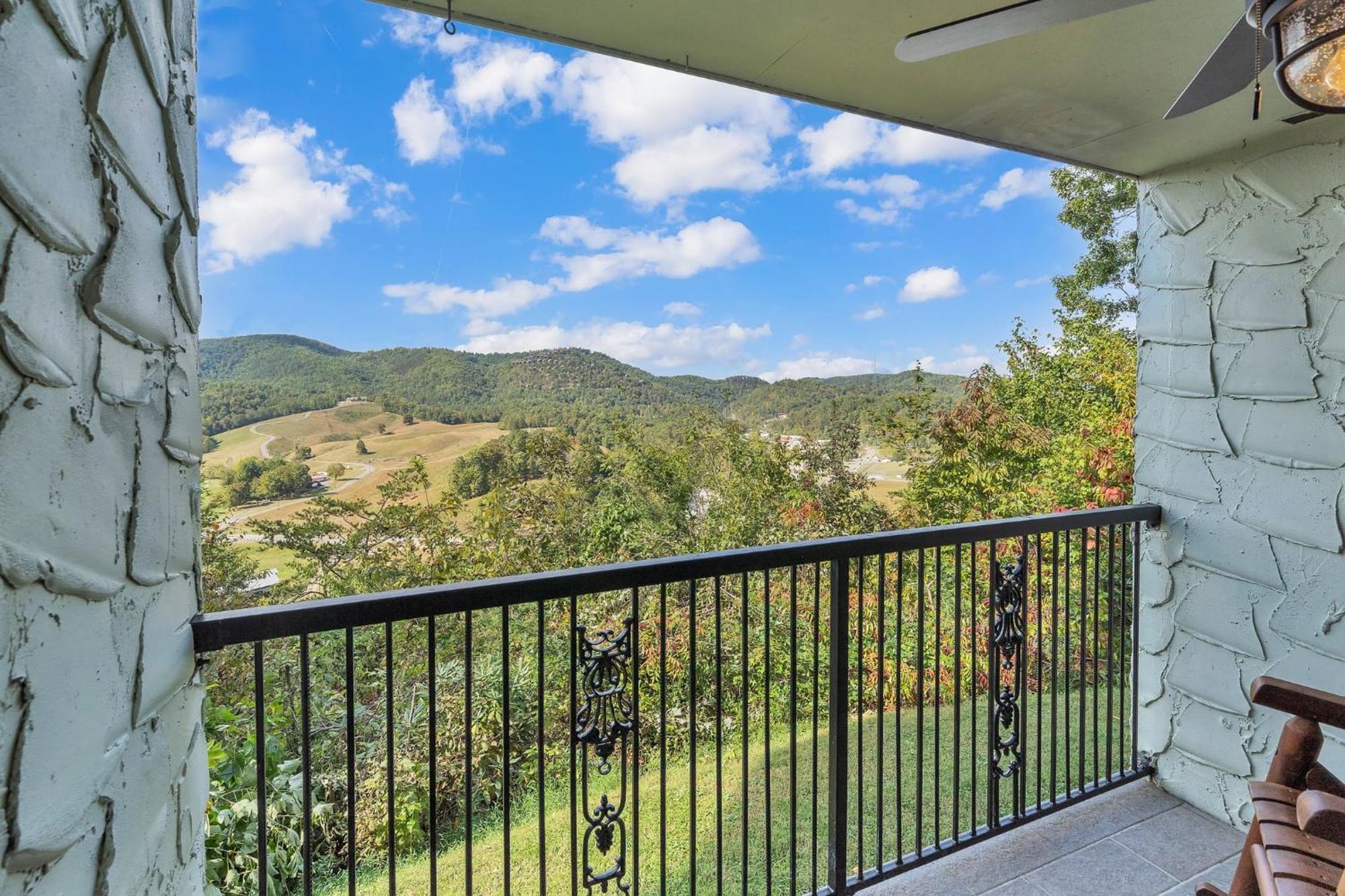 Mountain Views At Dolly'S Castle Unit 2 Apartment Sevierville Exterior photo